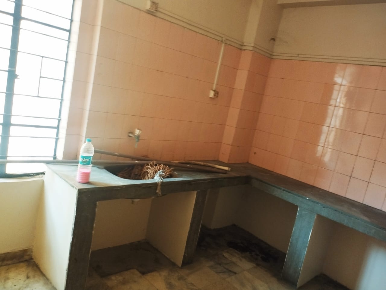 Unfurnished 3bhk in Gita Mandir, Mother Teresa Road, Geeta Nagar, Guwahati, Assam, India for Rent